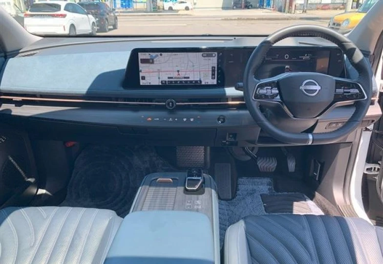 Nissan Ariya Белый