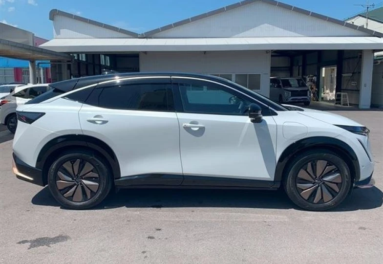 Nissan Ariya Белый