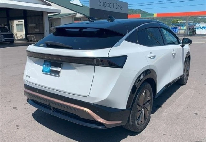 Nissan Ariya Белый