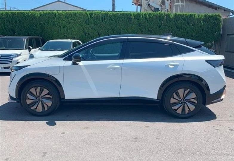 Nissan Ariya Белый