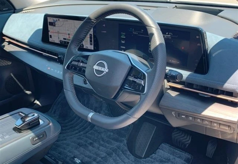 Nissan Ariya Белый