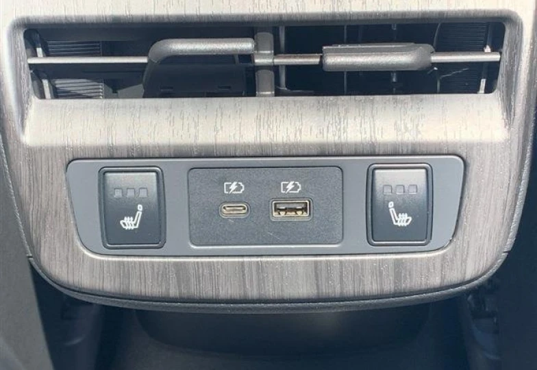 Nissan Ariya Белый
