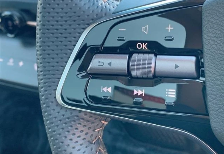 Nissan Ariya Белый