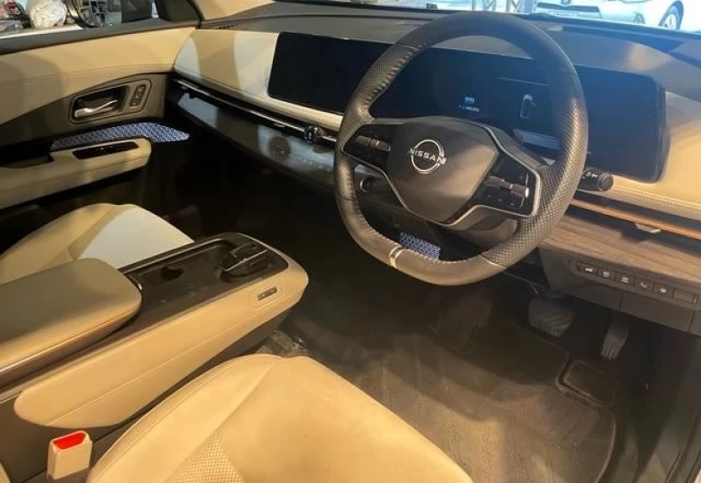 Nissan Ariya Белый