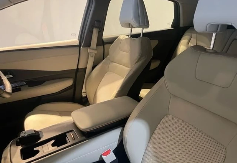 Nissan Ariya Белый