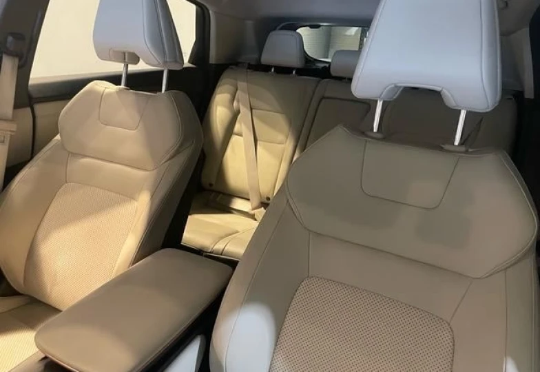 Nissan Ariya Белый