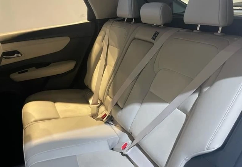 Nissan Ariya Белый