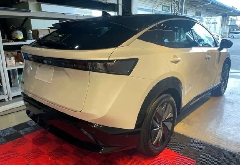 Nissan Ariya Белый