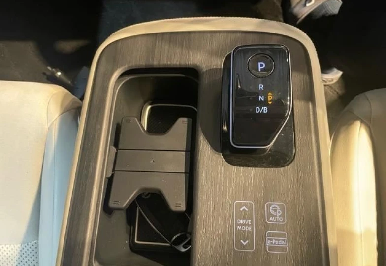 Nissan Ariya Белый