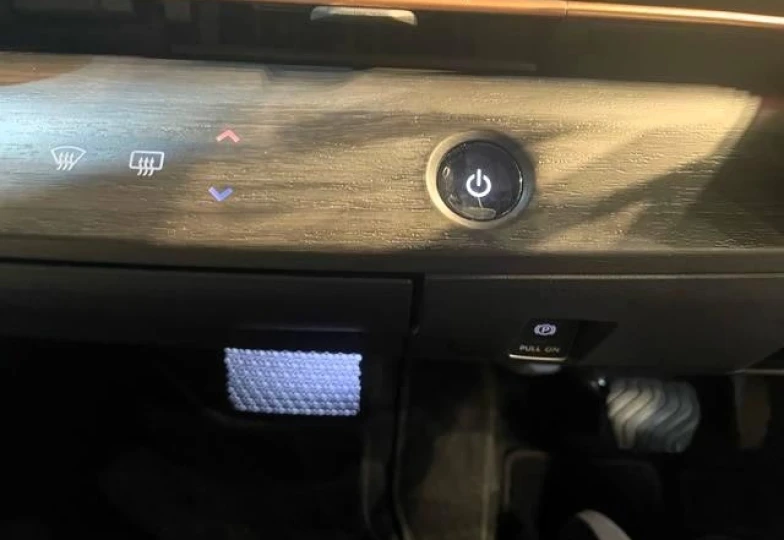 Nissan Ariya Белый