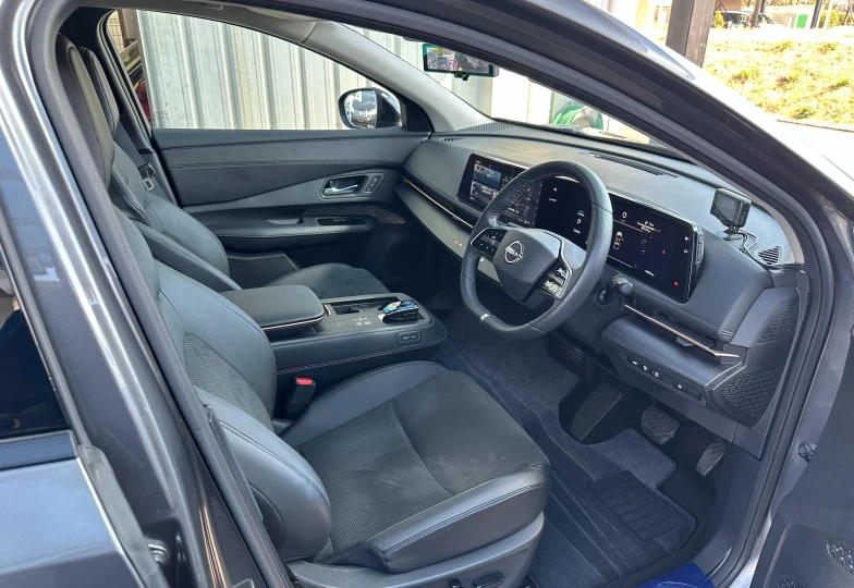 Nissan Ariya Серый