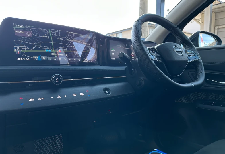Nissan Ariya Серый
