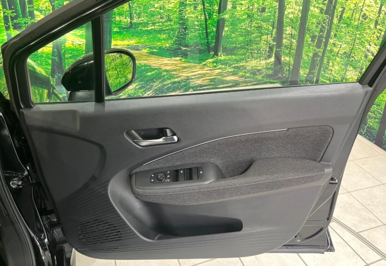 Nissan Aura Черный