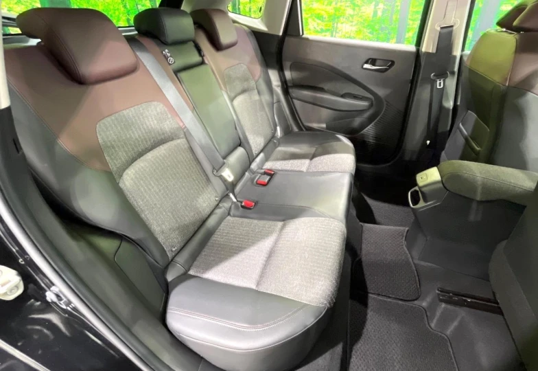 Nissan Aura Черный