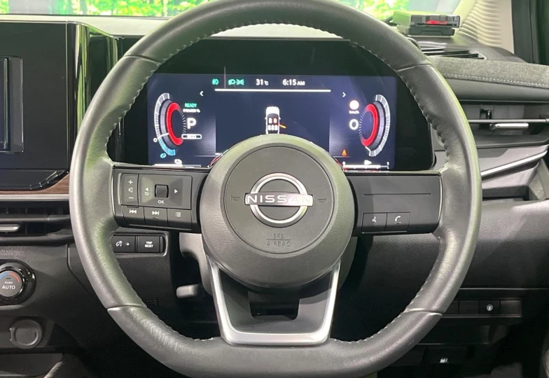 Nissan Aura Черный