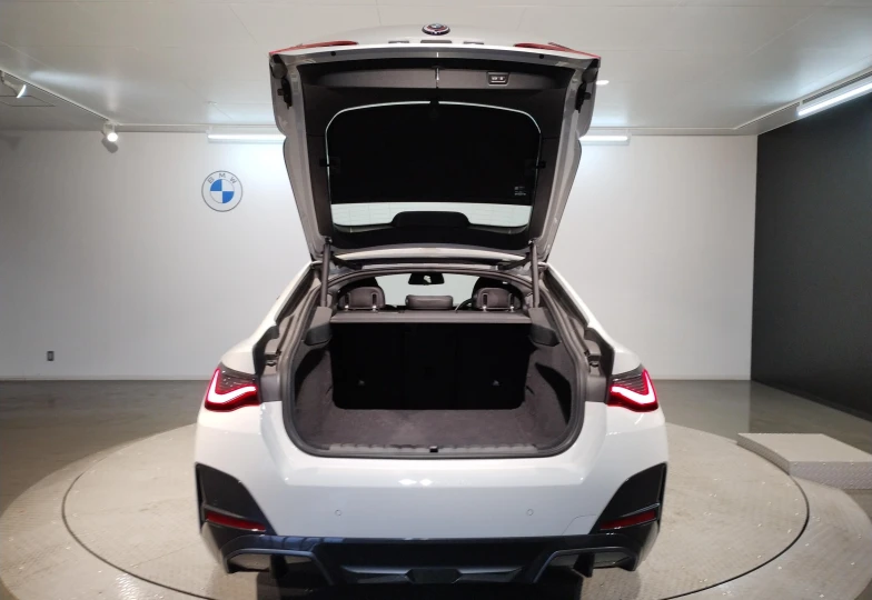 BMW i4 White