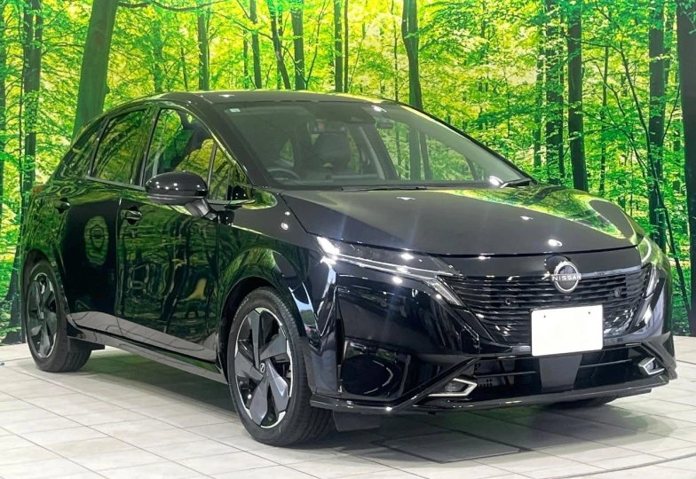 Nissan Aura Черный