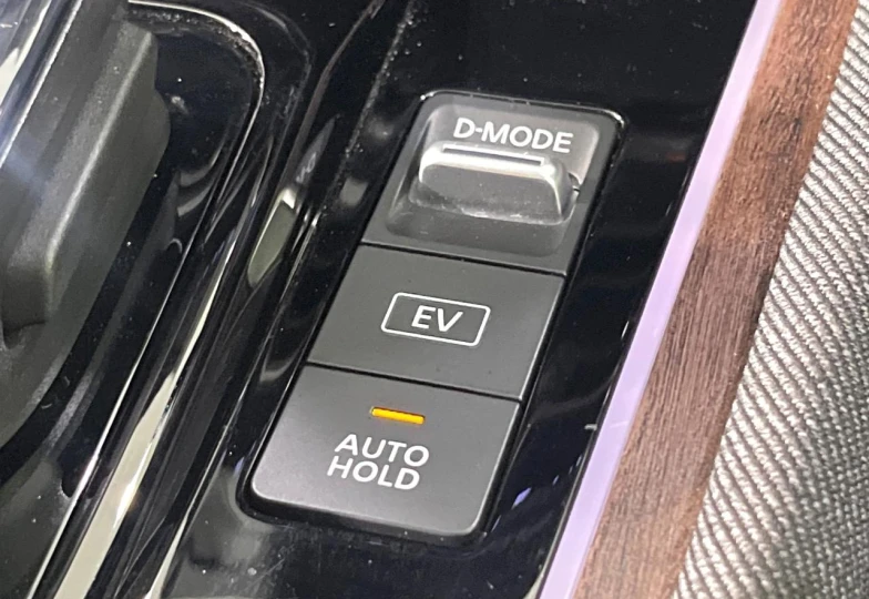 Nissan Aura Черный