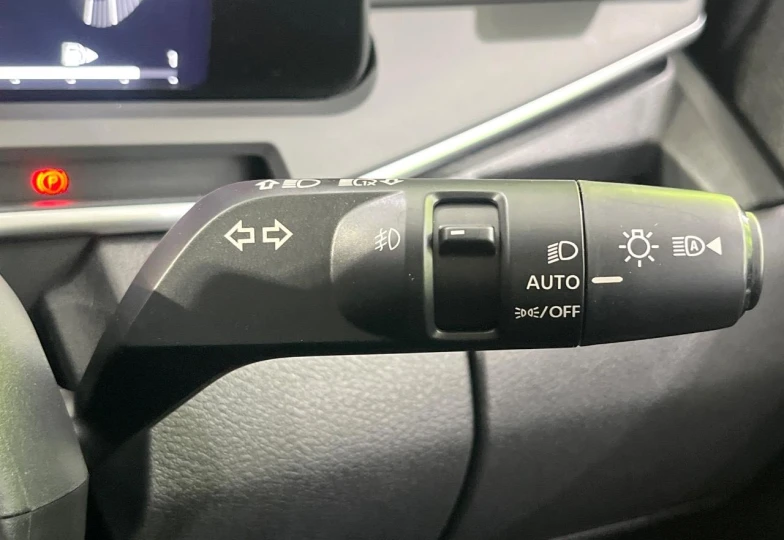 Nissan Aura Черный