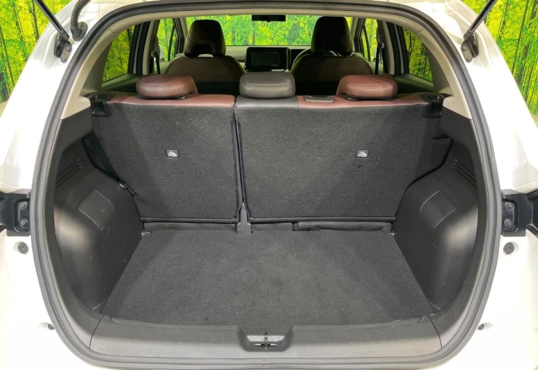 Nissan Aura Белый