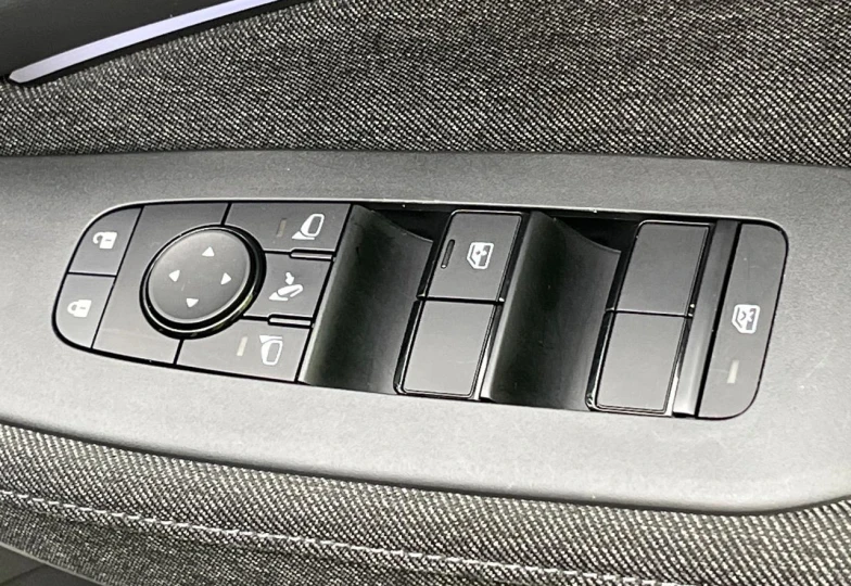 Nissan Aura Белый