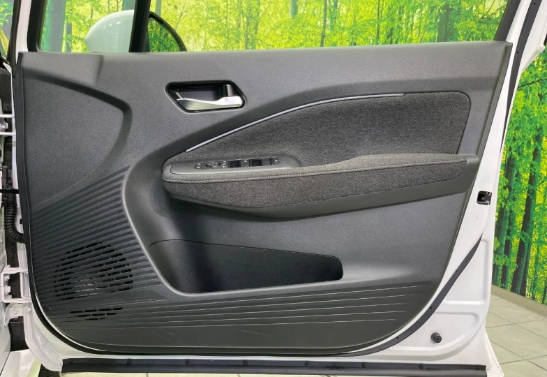 Nissan Aura Белый