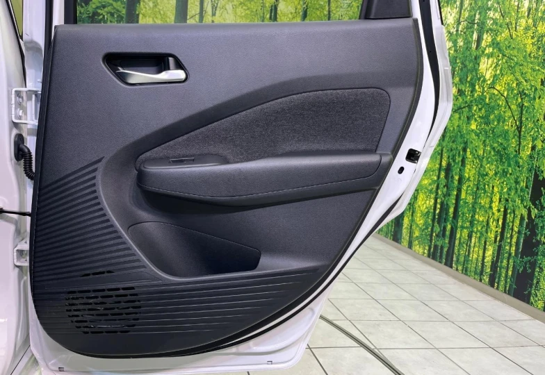 Nissan Aura Белый