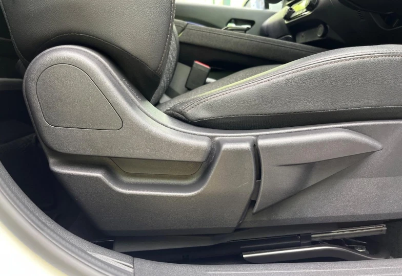 Nissan Aura Белый