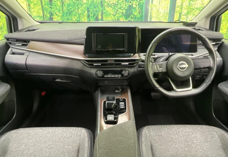 Nissan Aura Белый