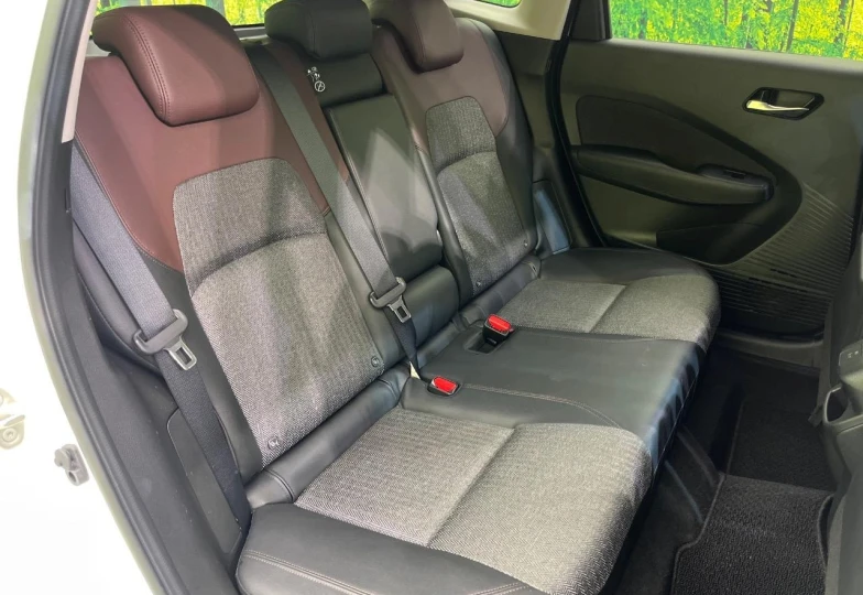 Nissan Aura Белый