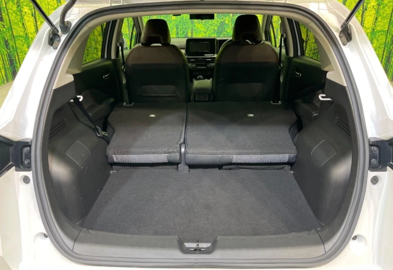 Nissan Aura Белый