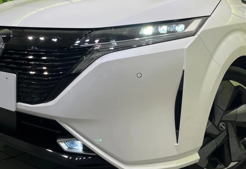 Nissan Aura Белый