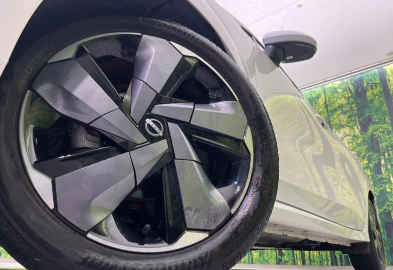 Nissan Aura Белый