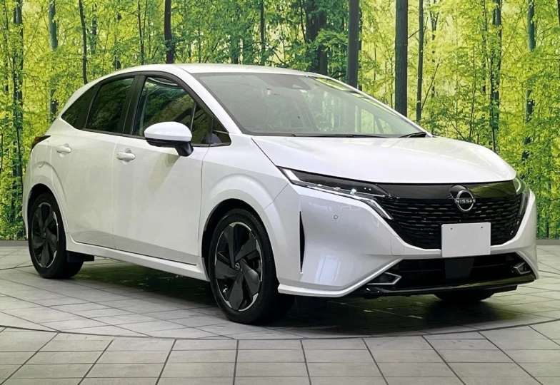 Nissan Aura Белый