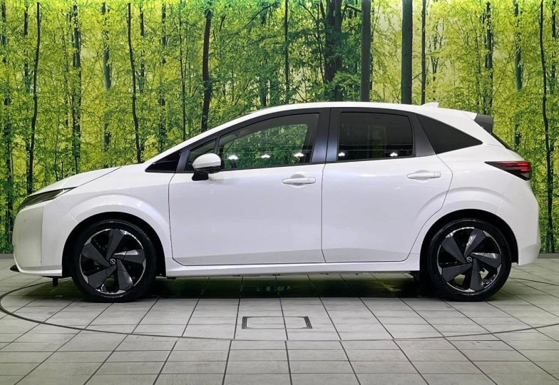 Nissan Aura Белый