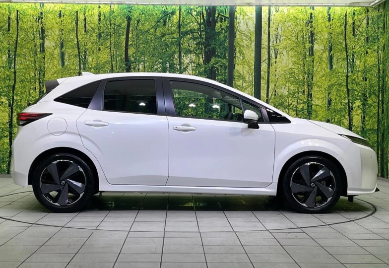 Nissan Aura Белый