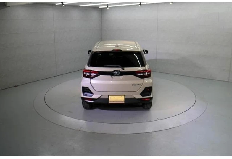 Daihatsu Rocky Бежевый