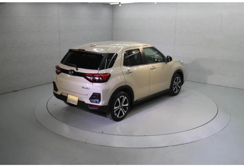 Daihatsu Rocky Бежевый