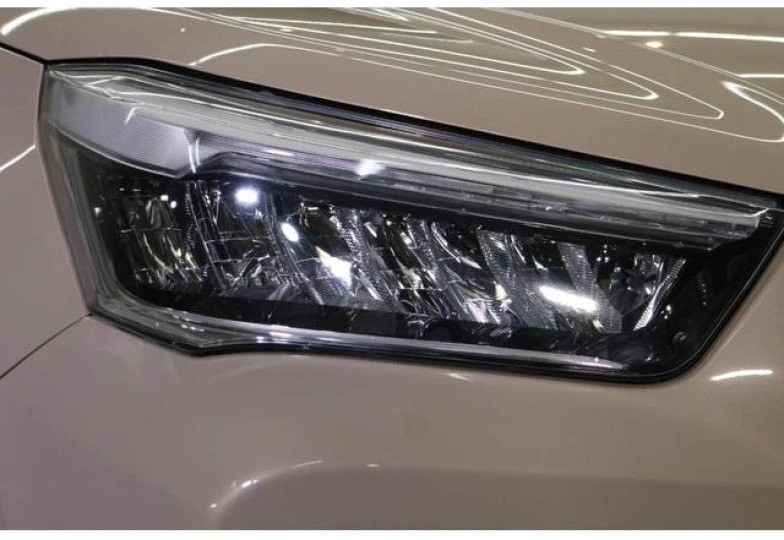 Daihatsu Rocky Бежевый