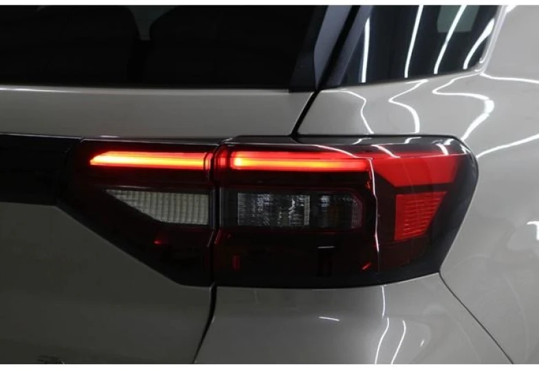 Daihatsu Rocky Бежевый