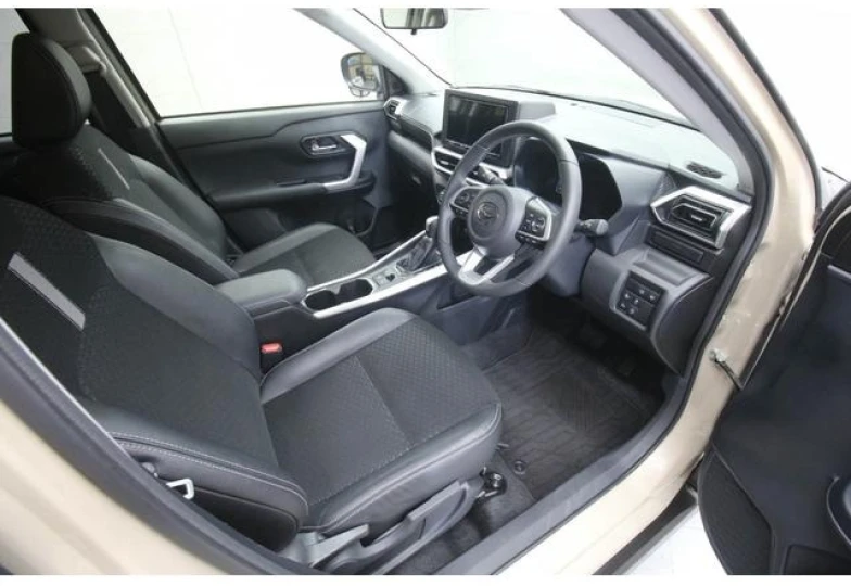 Daihatsu Rocky Бежевый