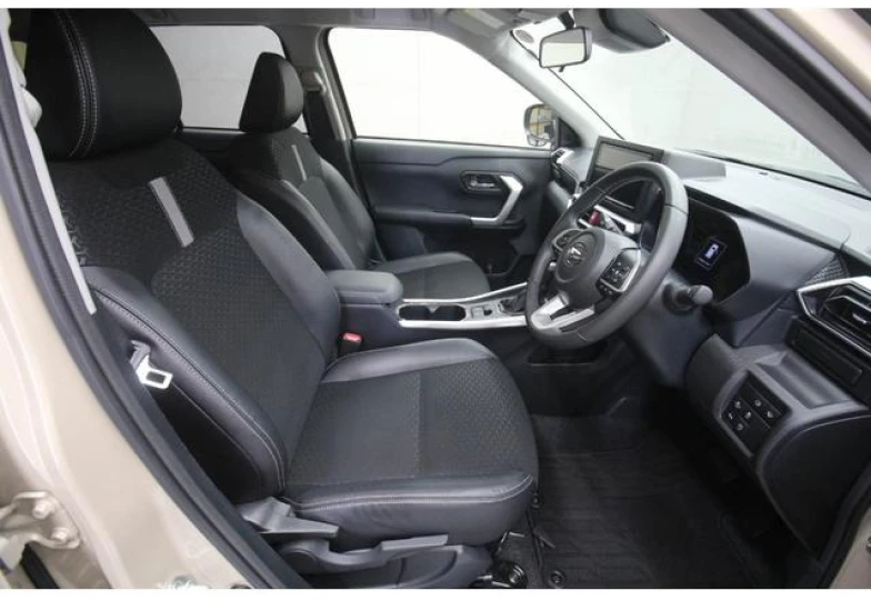 Daihatsu Rocky Бежевый