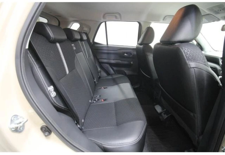 Daihatsu Rocky Бежевый
