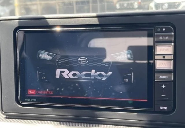 Daihatsu Rocky Белый