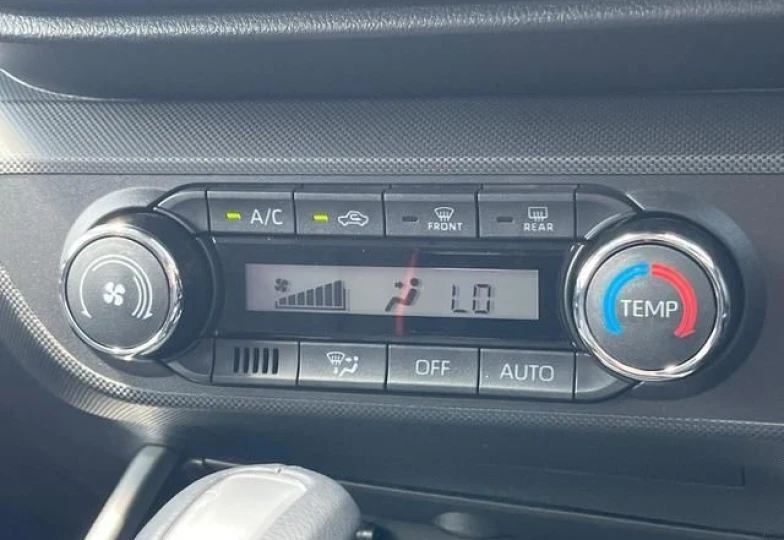 Daihatsu Rocky Белый