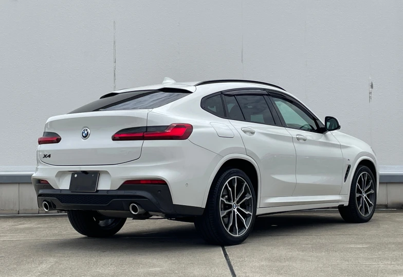 BMW X4 White