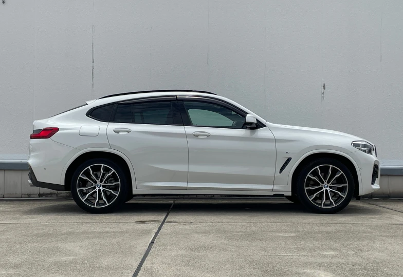 BMW X4 White