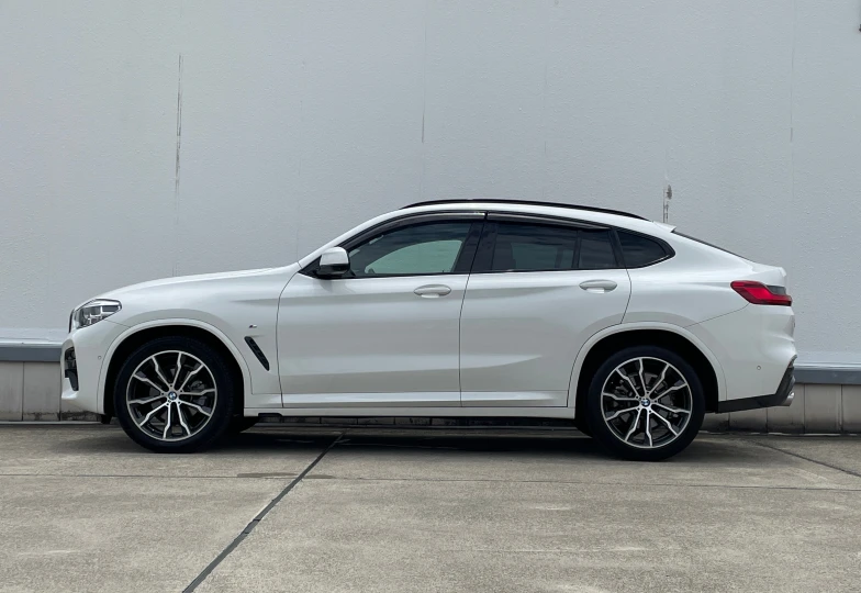 BMW X4 White