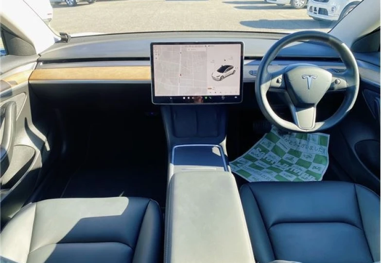 Tesla Model 3 Белый