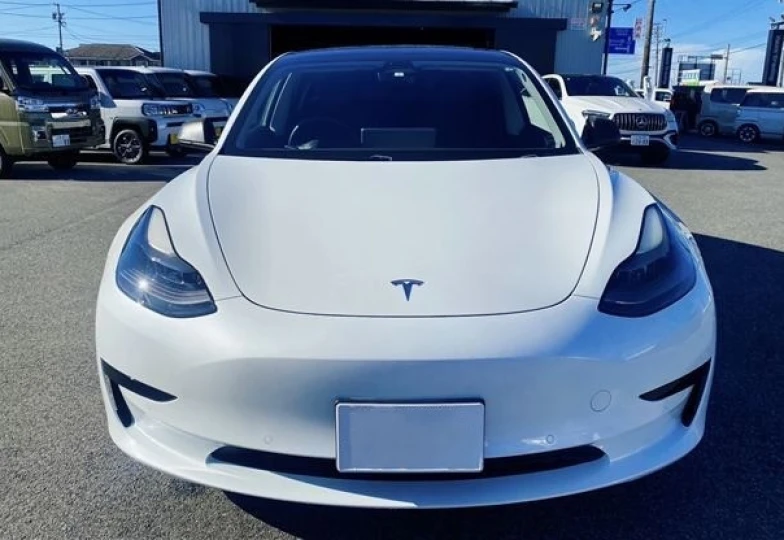 Tesla Model 3 Белый